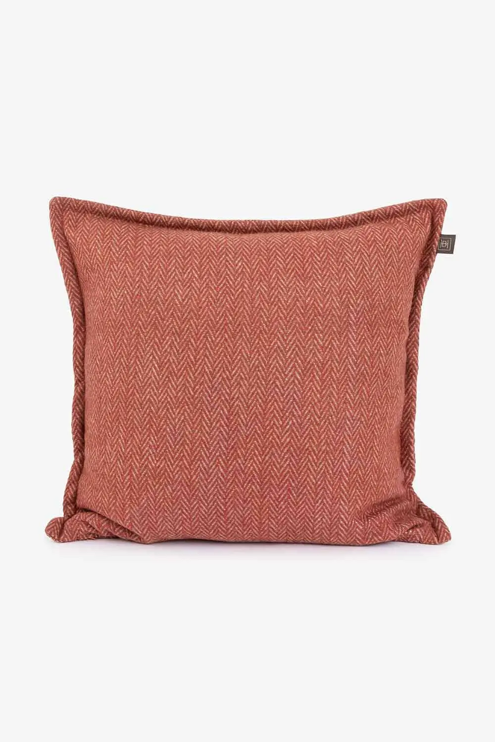 asima-putetrekk-resirkulert-ull-halvor-bakke-lama-interior-289613_1800x1800