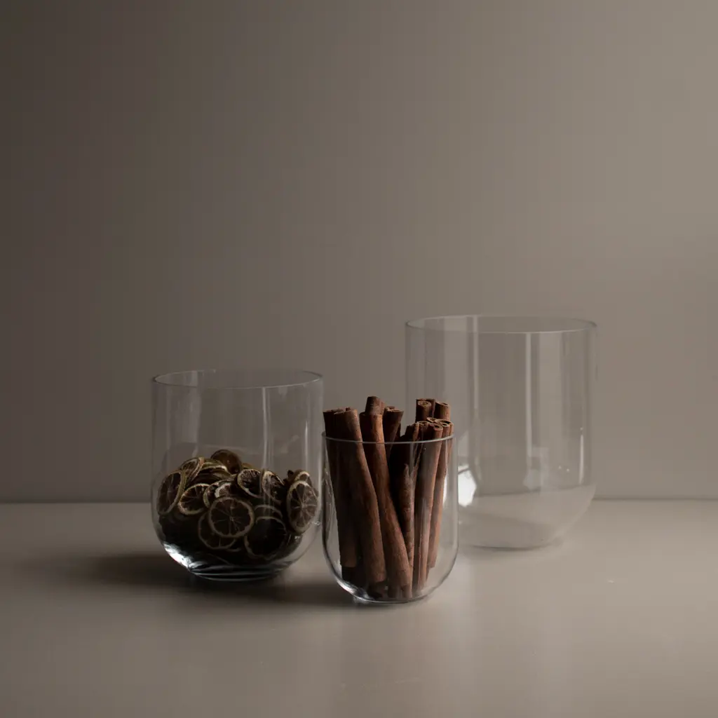 aw22_simple_vase_square-1