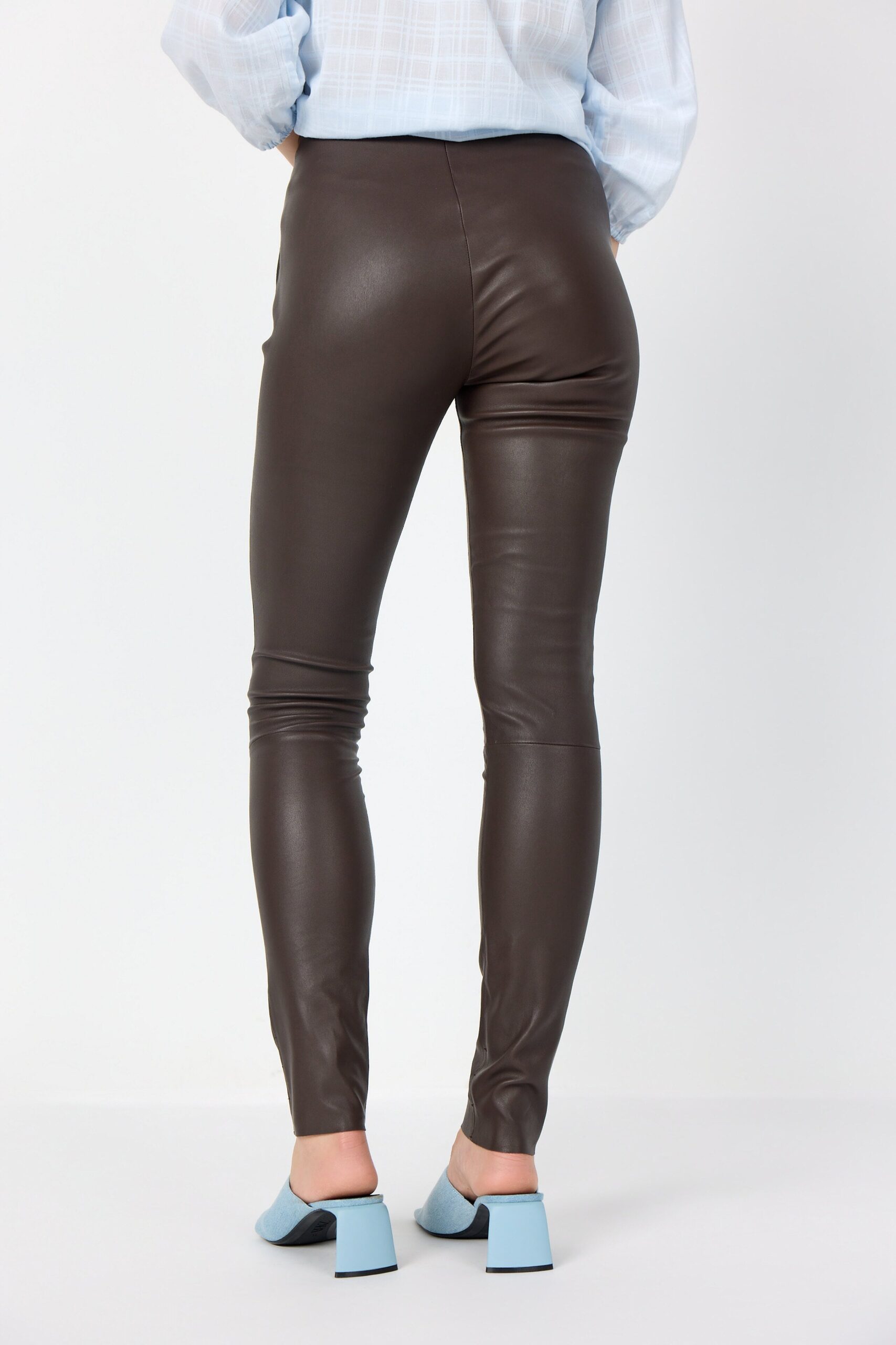 301058_F_2023_L814_M_04