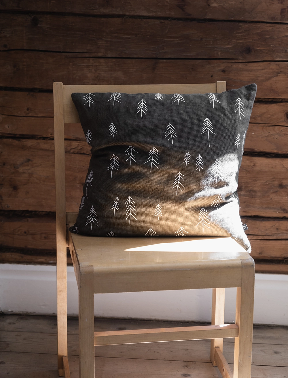 1661_Cushion_Tall_Green_FLD_2