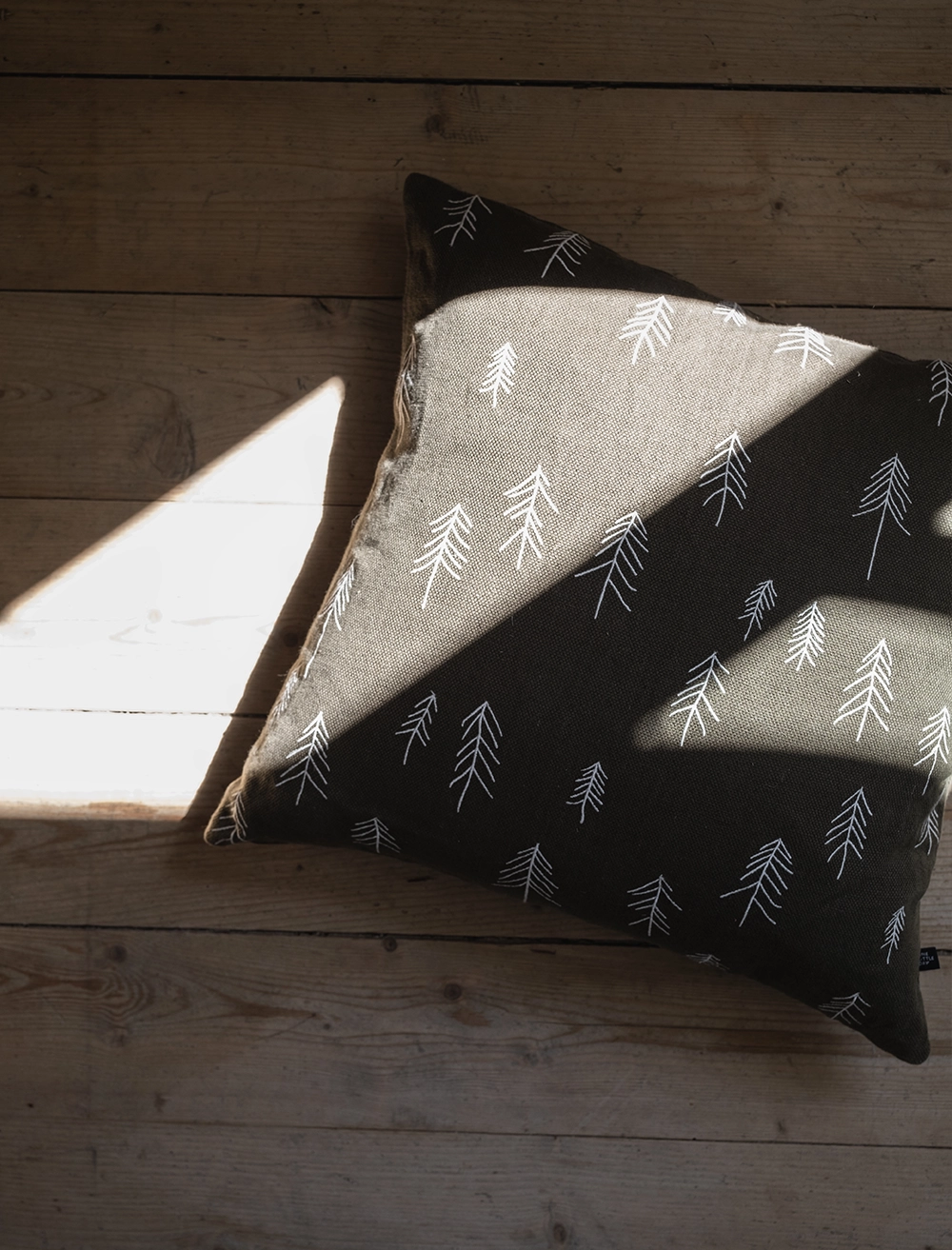 1661_Cushion_Tall_Green_FLD_3