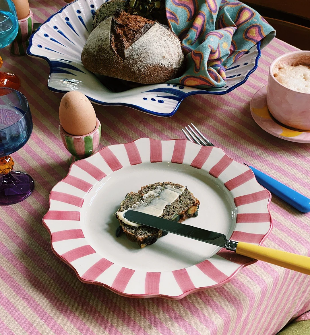 Anna_Nina-PinkScallopedDinnerPlate-NewIn2_1080x