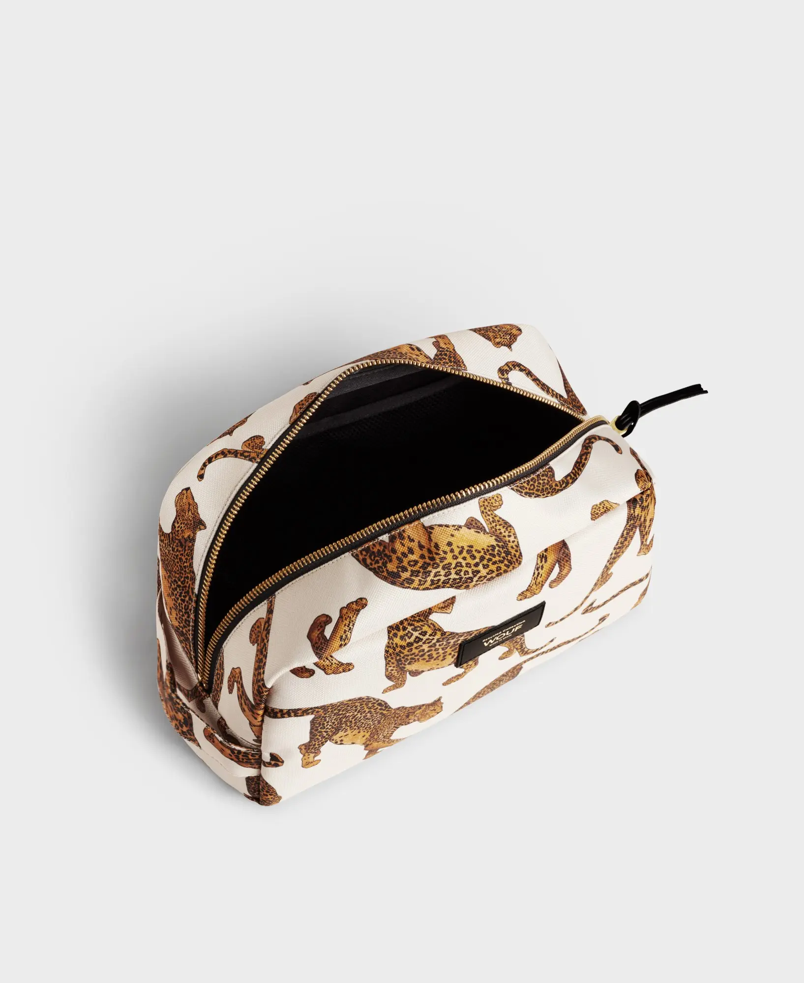 02_WOUF-MXB240008-Large-Toiletry-Bag-TheLeopard-Interior_adl