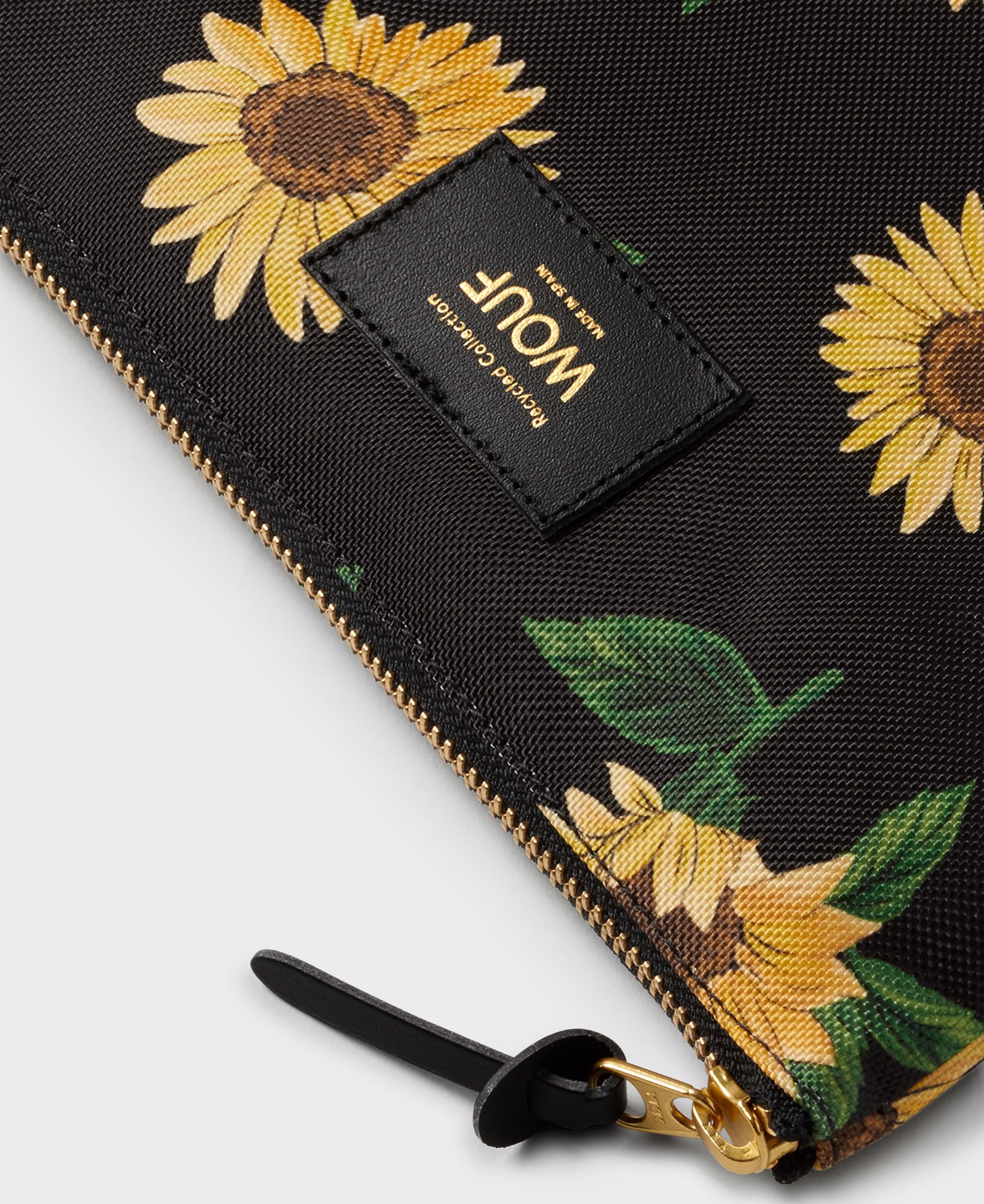 03_WOUF-ML240004-Pouch-Gigi-Detail_adl