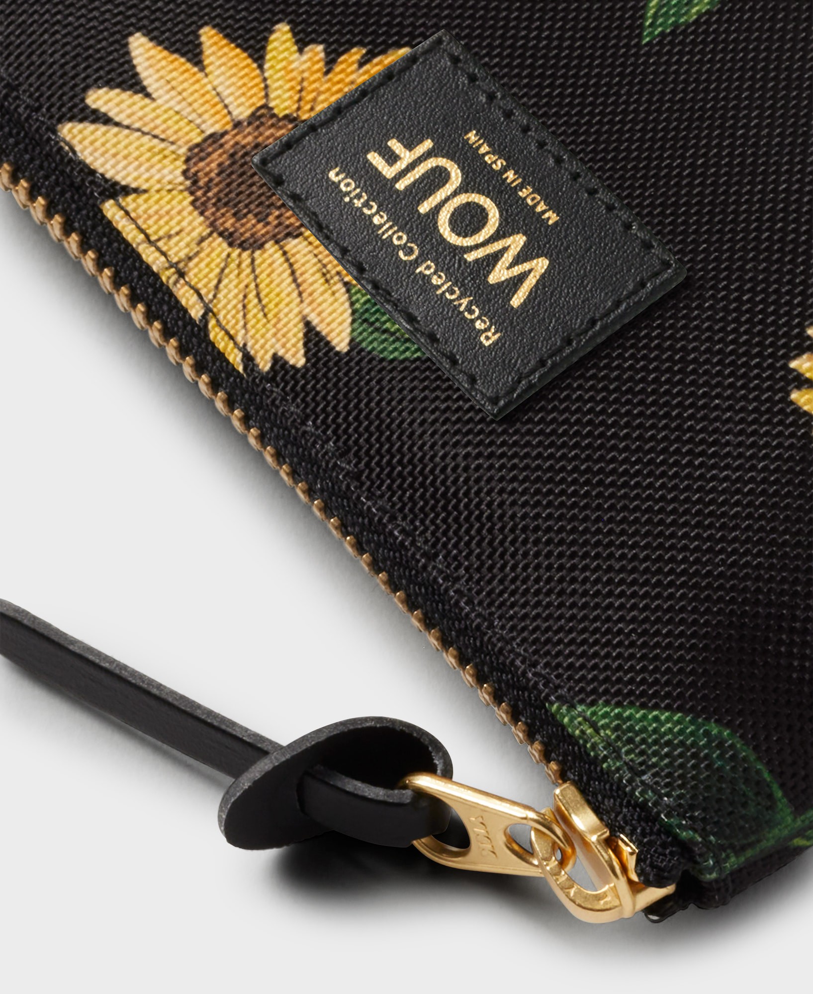 03_WOUF-MS240004-Small-Pouch-Gigi-Detail_adl