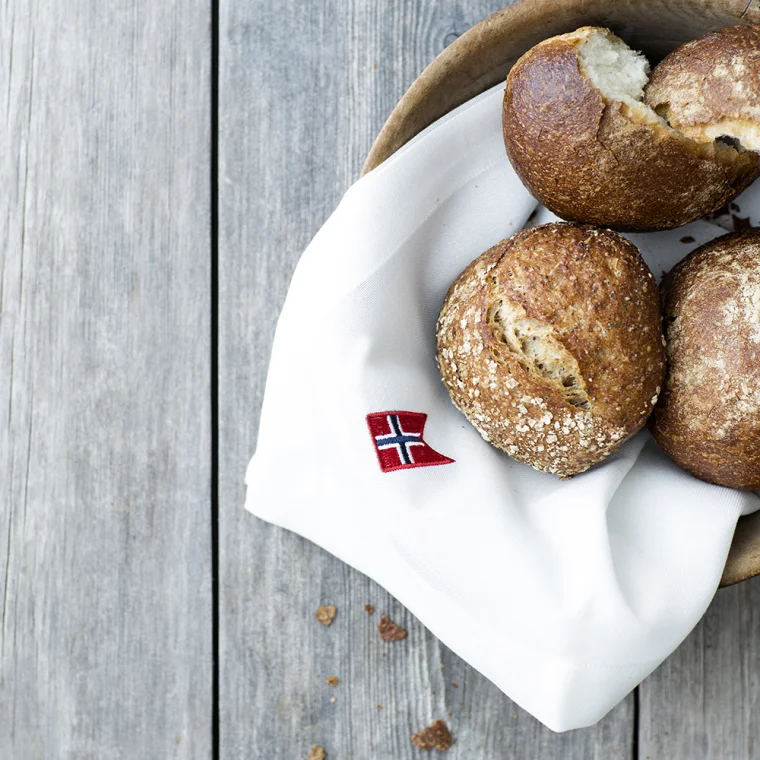 374422-Napkin-w-norwegian-flag_uden-string_brod.w760.h760.fill