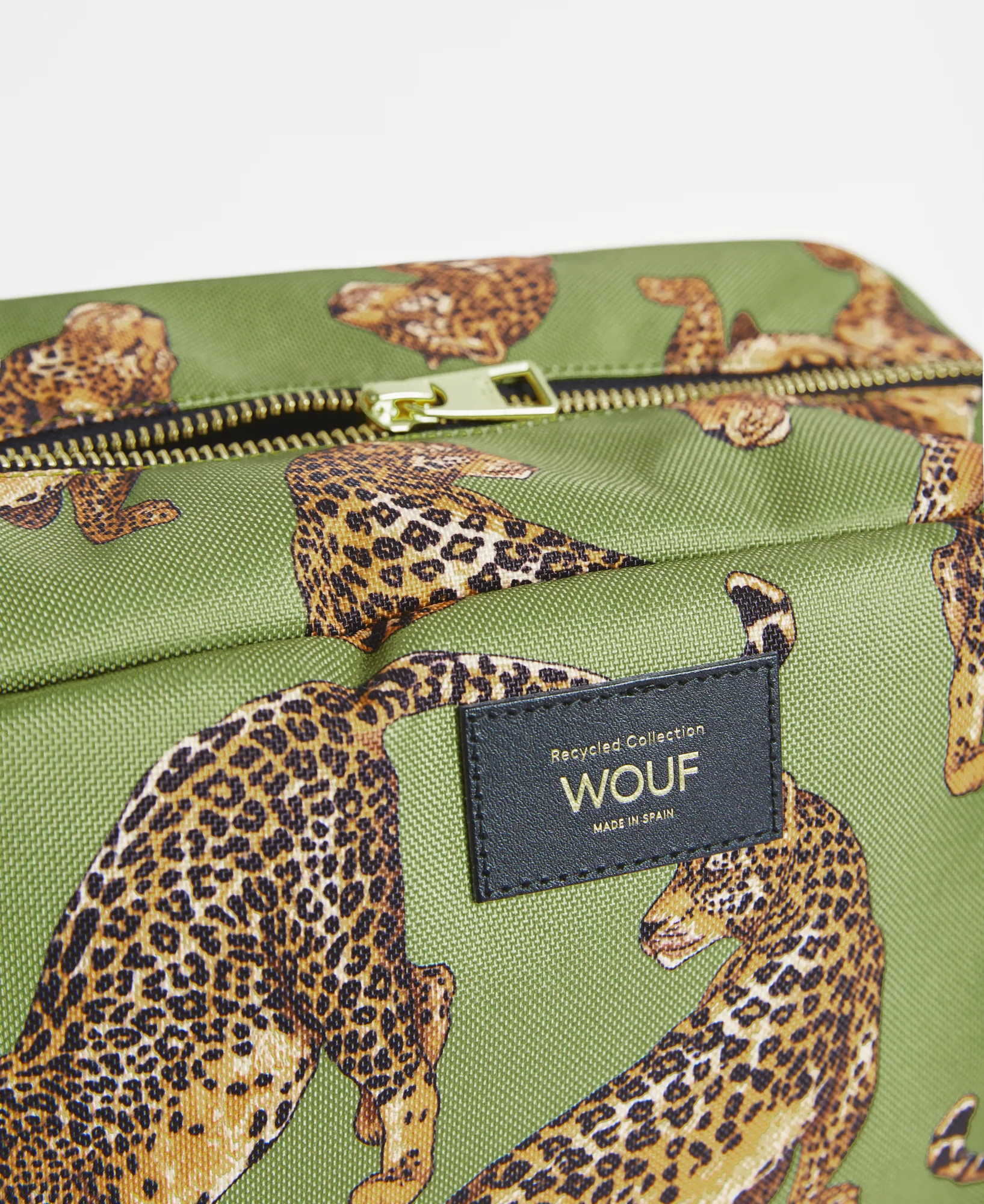 2-WOUF-MXB240029-Large-Toiletry-Bag-Olive-Leopard