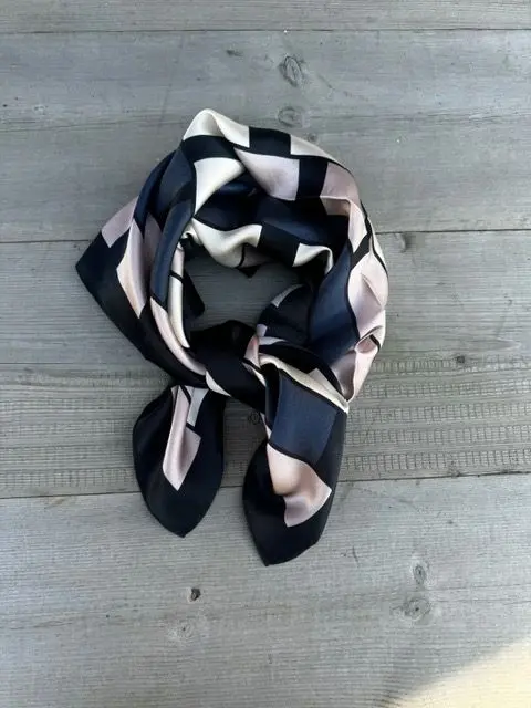 jpeg-optimizer_IMG_0212 skjer rosa blå