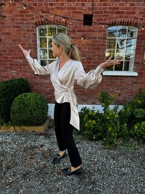 jpeg-optimizer_IMG_8972 bluse lys