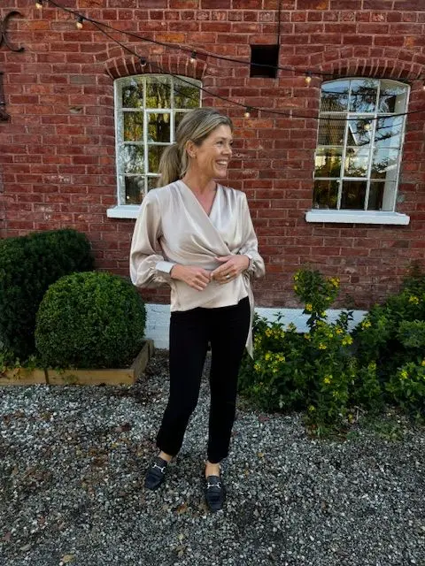 jpeg-optimizer_IMG_8974 bluse lys