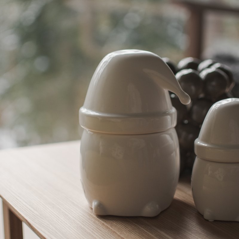 aw23_eating_santa_white_square-2