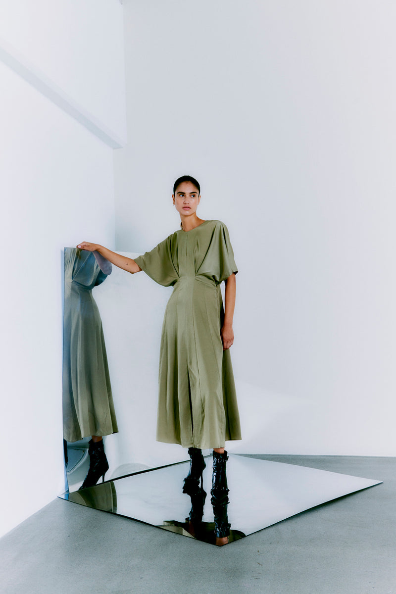 10013342_cmvianna-festkjole-dus-gronn