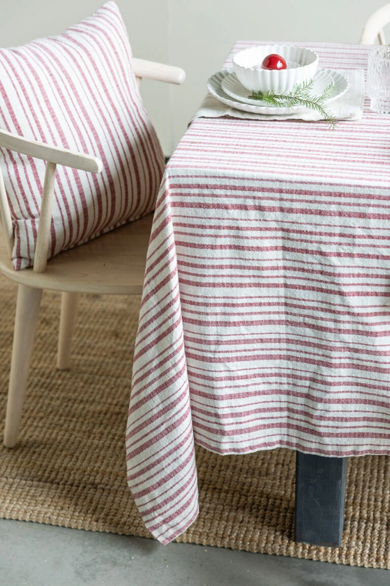 Karlelund duk rød 250x140 - Bilde 1